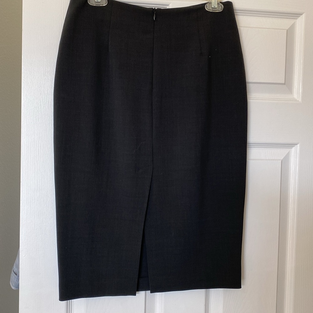 In Excellent Condition Like New Theory Size 8 Ver… - image 3